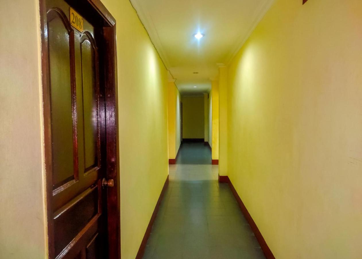 Oyo 3372 Hotel Pelita Terang ナゴヤ エクステリア 写真